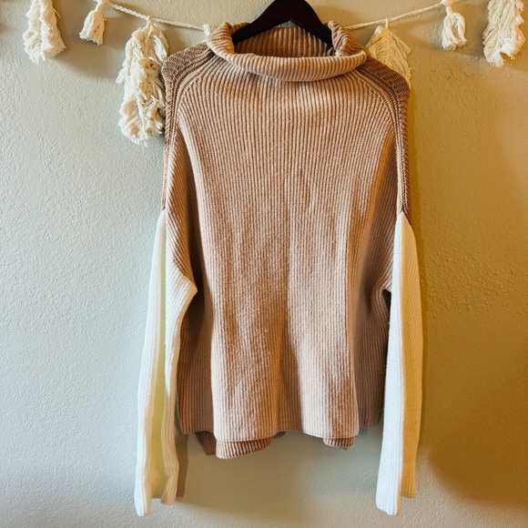 Carly Jean LA | Color Block Sweater - Picture 2 of 7